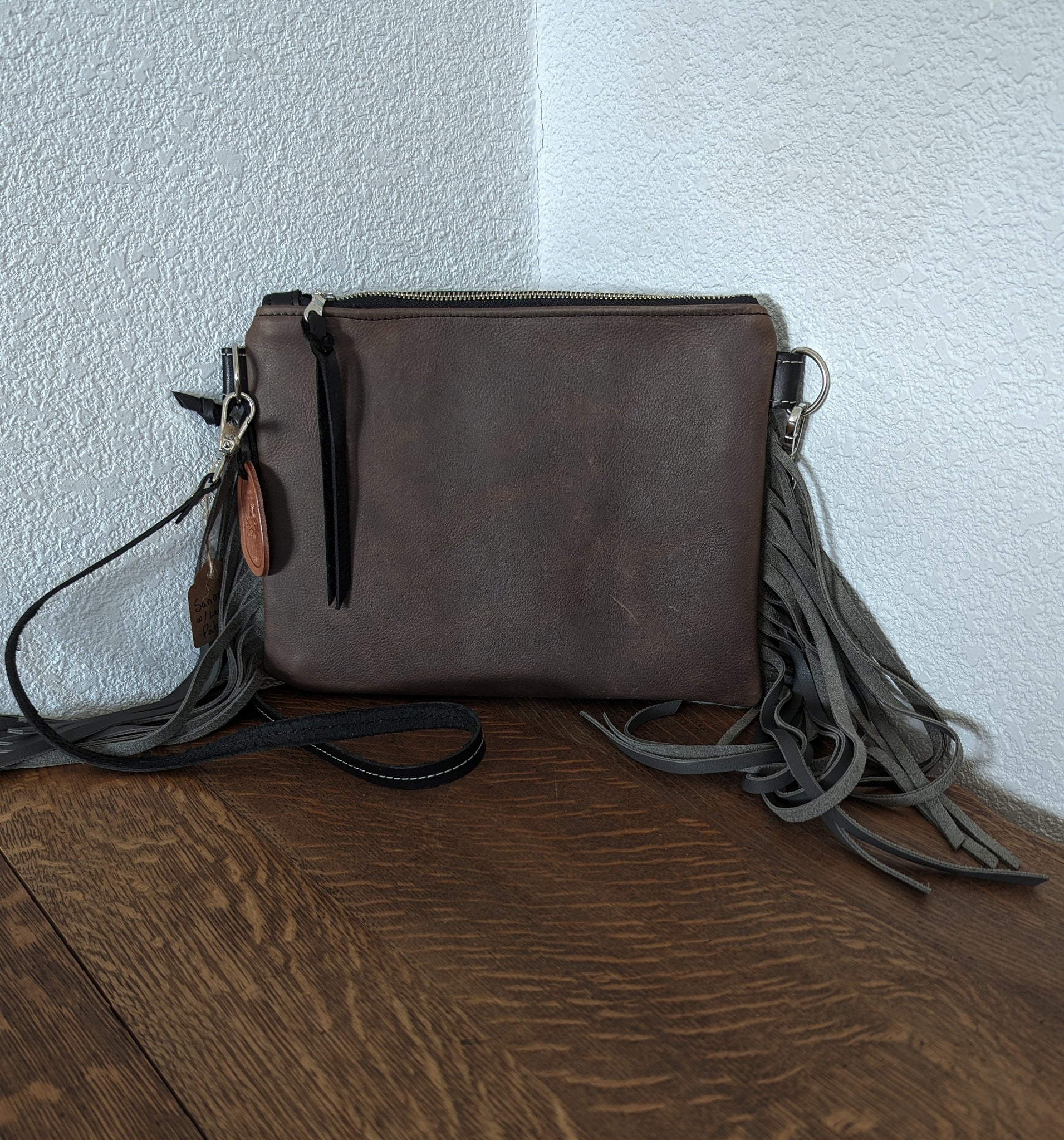 Sanora cross body - Gray with Tooled patch