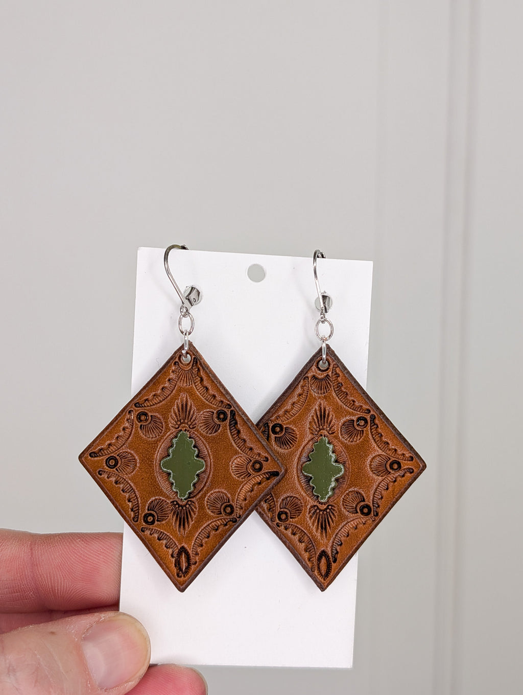 Leather earrings Diamond w/ Green